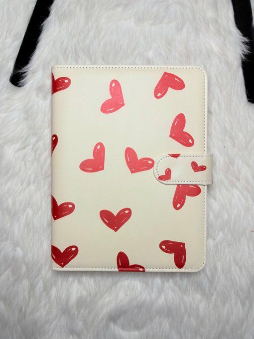 Classeur A5 coeurs rouges 