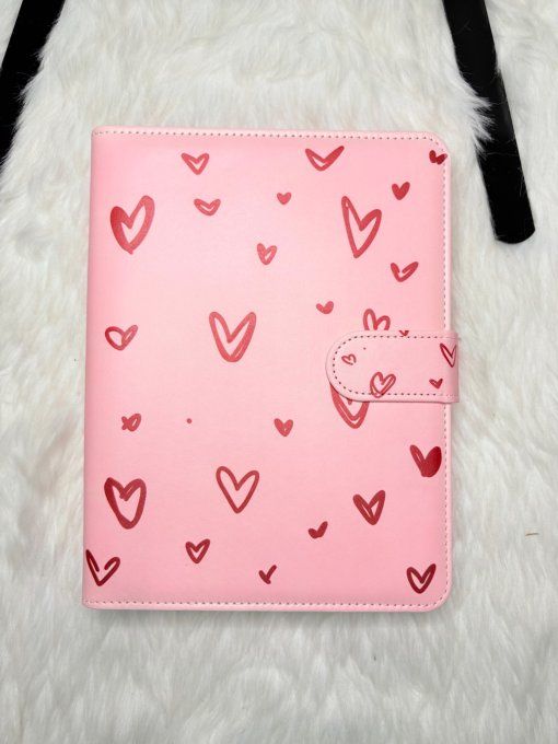 Classeur A5 rose coeurs rouges 